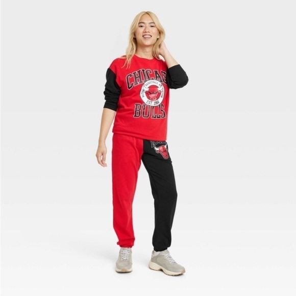 Chicago bulls crew neck sweatshirt nwt - Picture 3 of 7